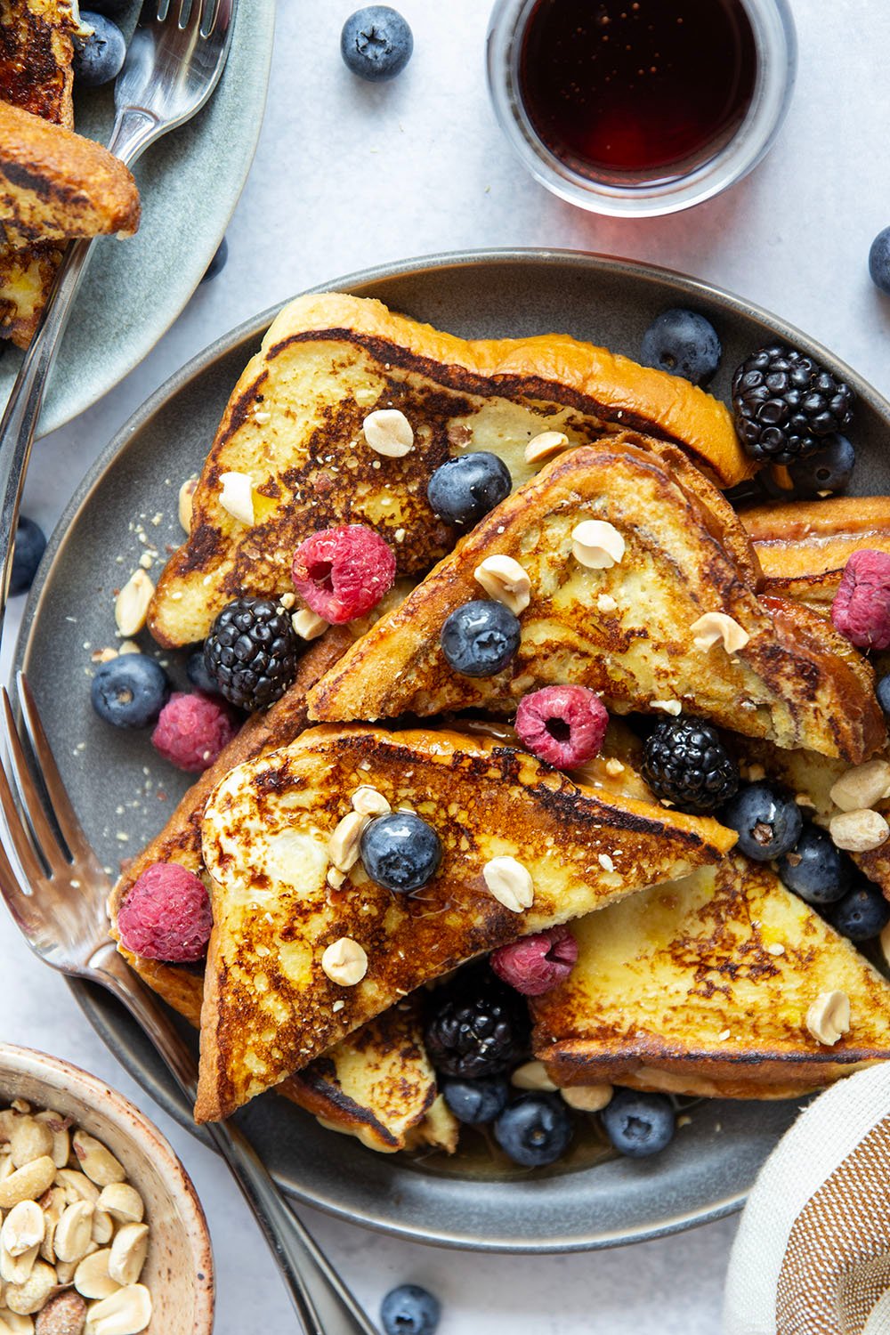 Stuffed with creamy peanut butter and sweet fruit jam, this peanut butter and jelly French toast is the best breakfast twist on a classic!