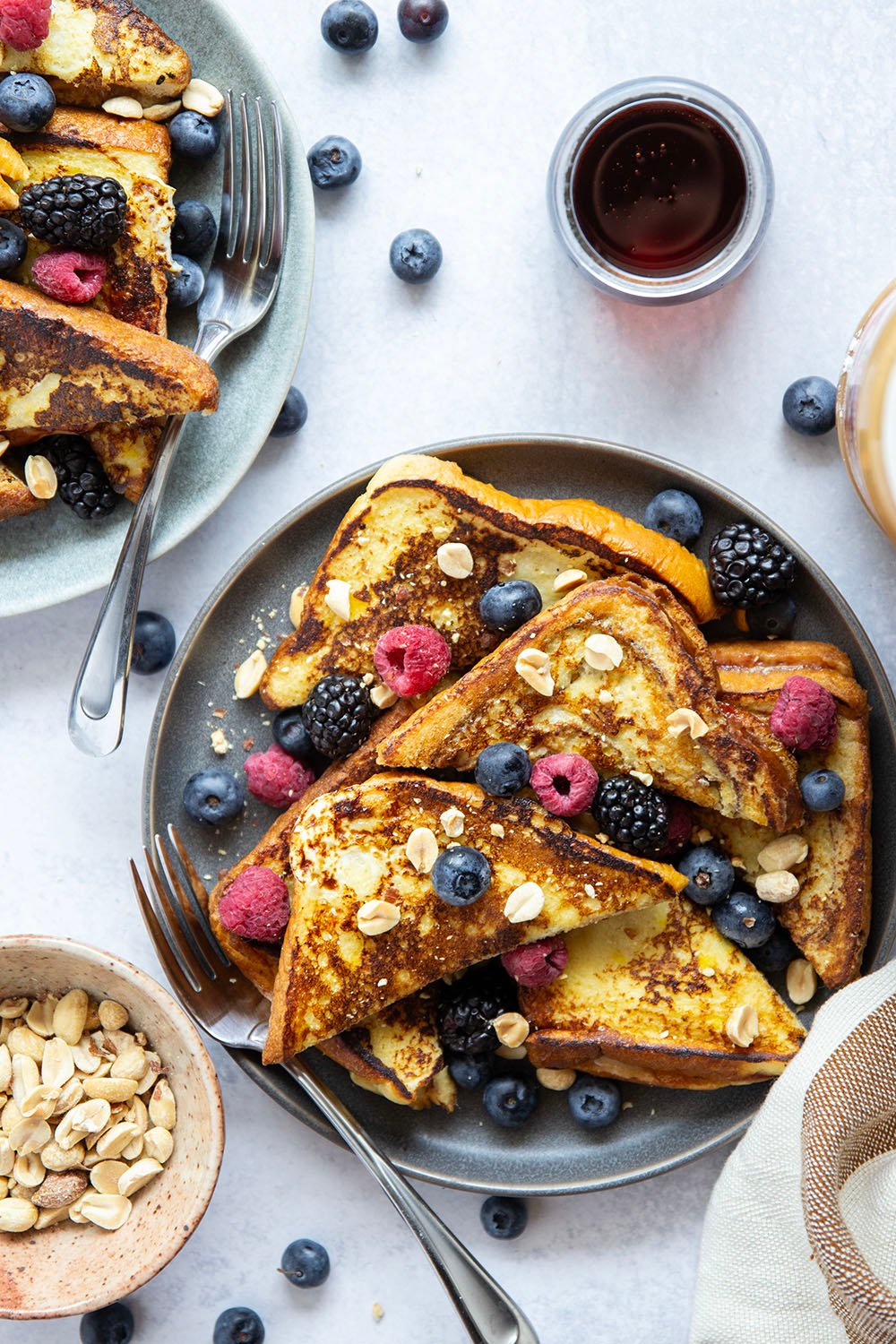 Stuffed with creamy peanut butter and sweet fruit jam, this peanut butter and jelly French toast is the best breakfast twist on a classic!