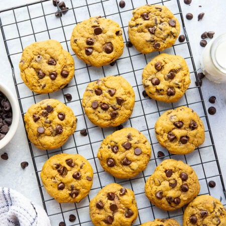 Add a fall twist to your usual chocolate chip cookies with these incredibly soft and chewy pumpkin chocolate chip cookies! Packed with the perfect amount of pumpkin spice flavor and lots of gooey chocolate.