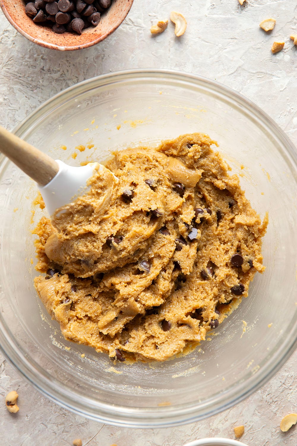 Crisp and chewy cashew butter cookies are packed with gooey chocolate chips and you'd never guess that they're completely flourless!