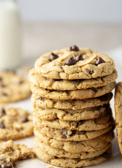 Crisp and chewy cashew butter cookies are packed with gooey chocolate chips and you'd never guess that they're completely flourless!