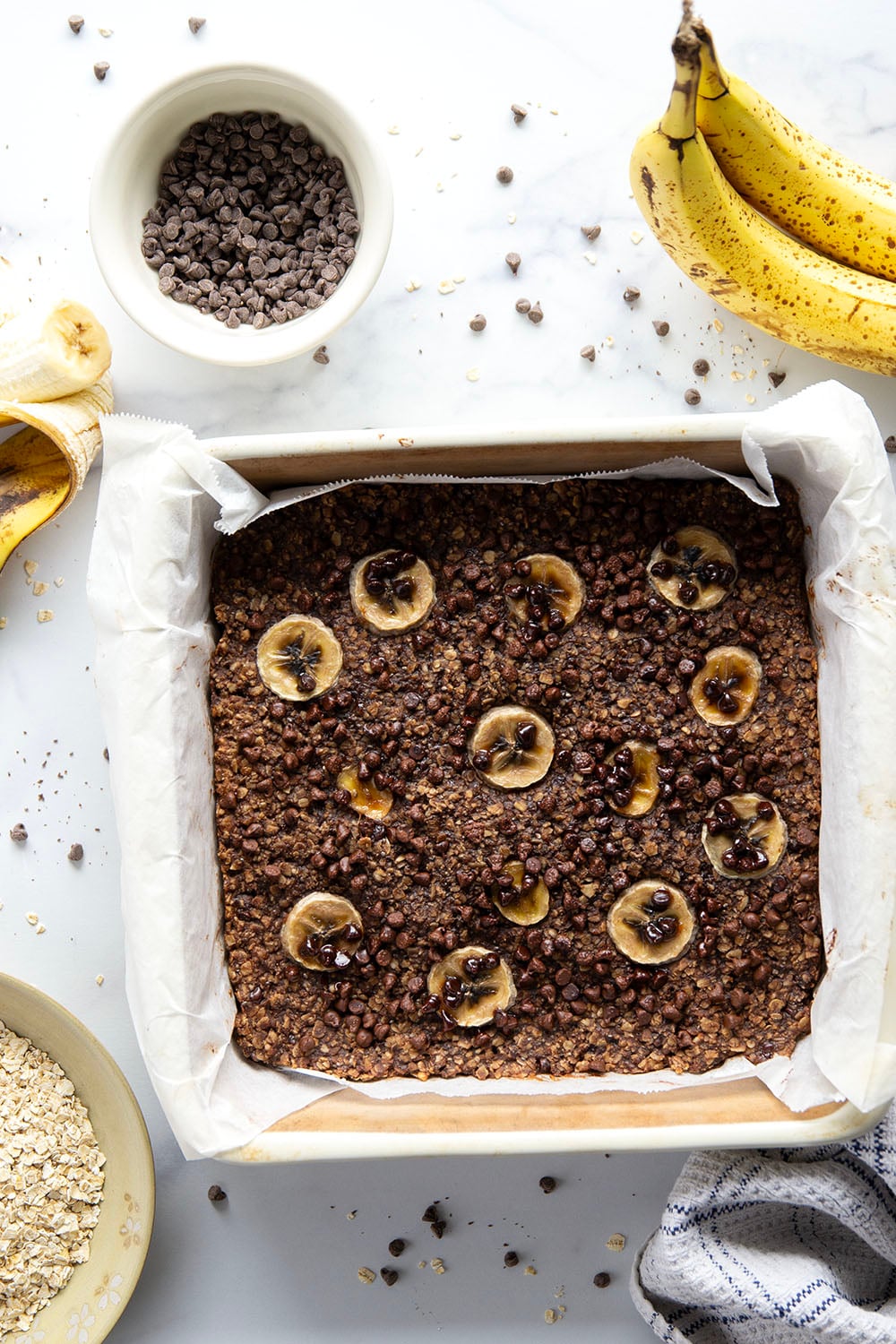 These soft and chewy chocolate banana granola bars are packed with tons of banana flavor and a double dose of chocolate. Ideal for make-ahead breakfasts and they freeze great as well!