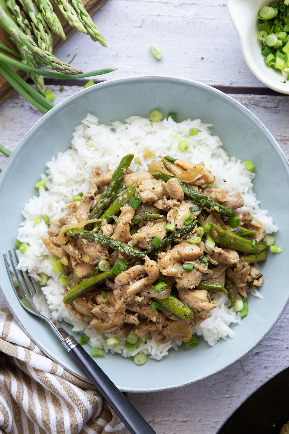 Dinner's on in only 30 minutes with this simple asparagus and chicken stir fry! Tender asparagus and juicy chicken are stir fried in minutes in a quick and flavorful soy ginger garlic sauce.