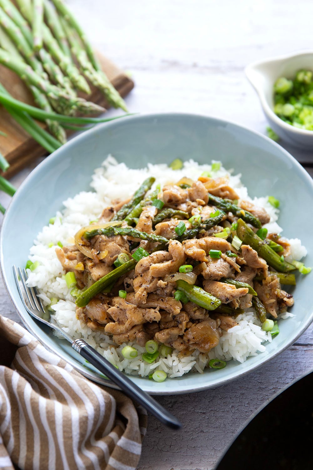 Dinner's on in only 30 minutes with this simple asparagus and chicken stir fry! Tender asparagus and juicy chicken are stir fried in minutes in a quick and flavorful soy ginger garlic sauce.