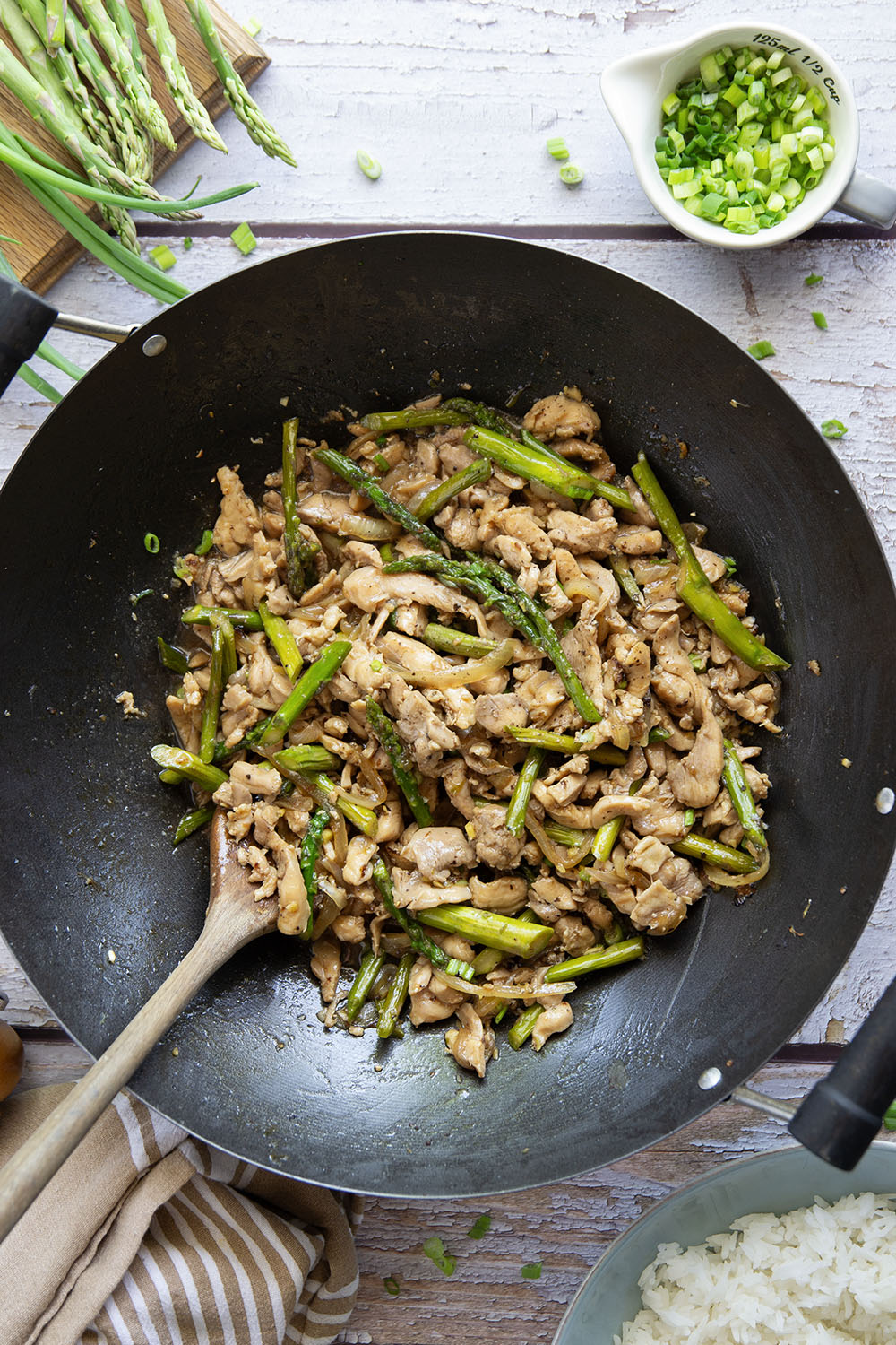 Dinner's on in only 30 minutes with this simple asparagus and chicken stir fry! Tender asparagus and juicy chicken are stir fried in minutes in a quick and flavorful soy ginger garlic sauce.