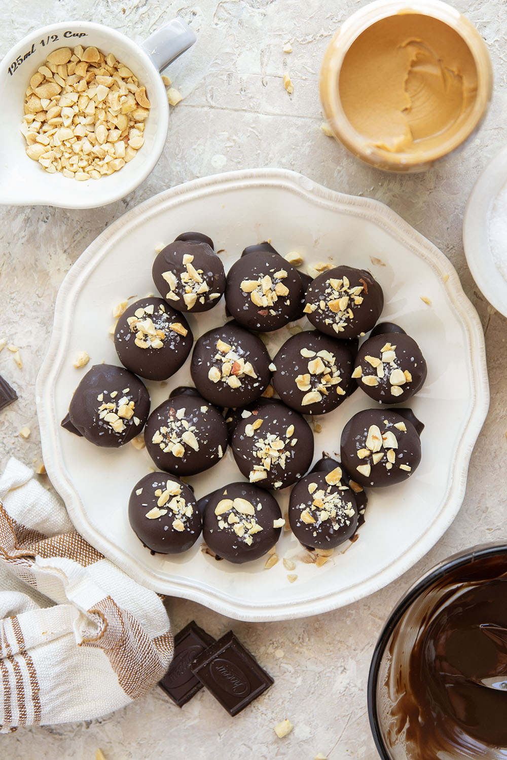 These protein peanut butter balls take only a handful of ingredients to throw together and taste exactly like a peanut butter cup!