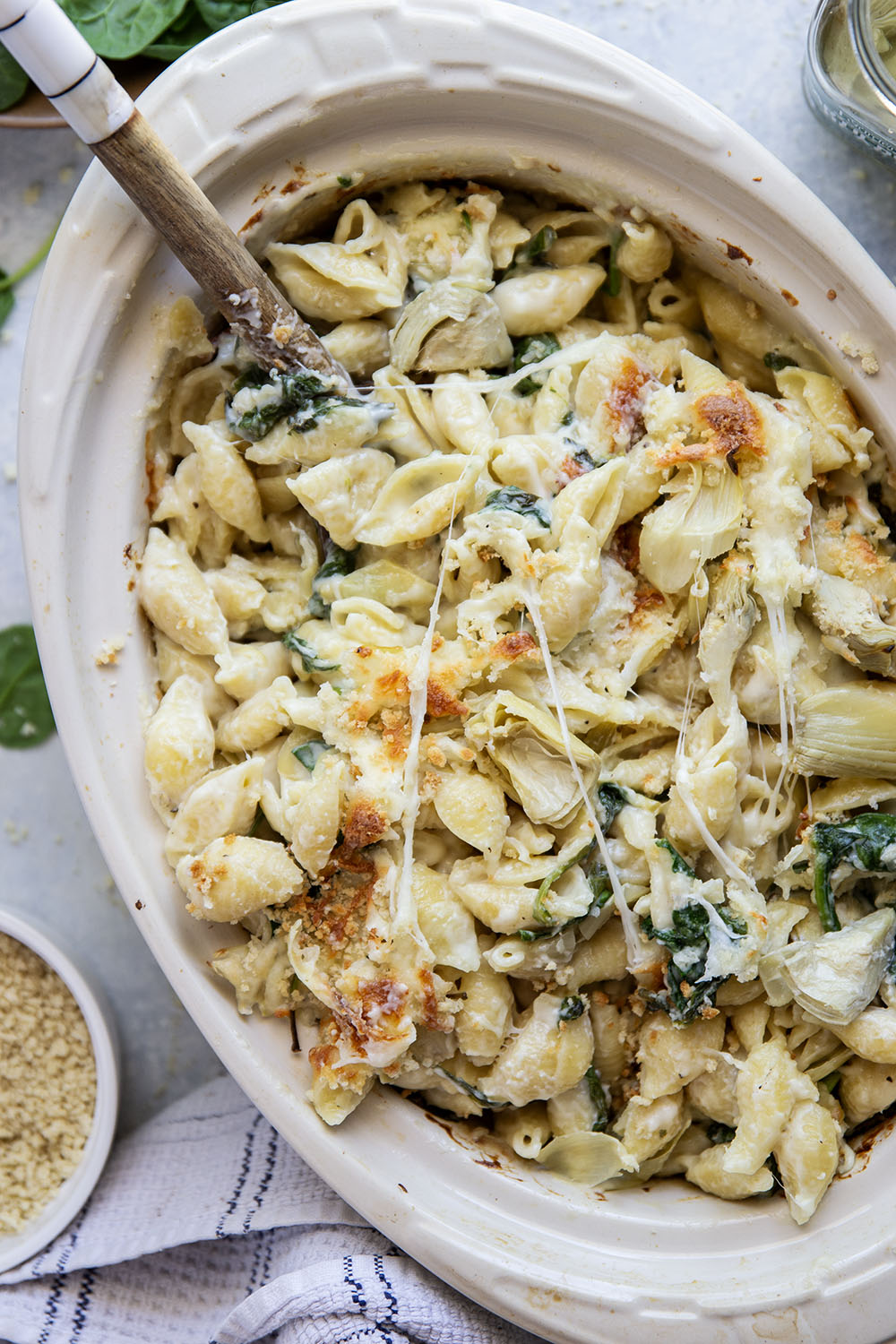 This spinach artichoke mac and cheese combines all the things you love about spinach artichoke dip in one comforting side dish! Packed with two kinds of cheese and lots of tender spinach and artichoke hearts.