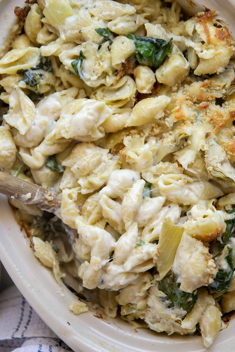 This spinach artichoke mac and cheese combines all the things you love about spinach artichoke dip in one comforting side dish! Packed with two kinds of cheese and lots of tender spinach and artichoke hearts.
