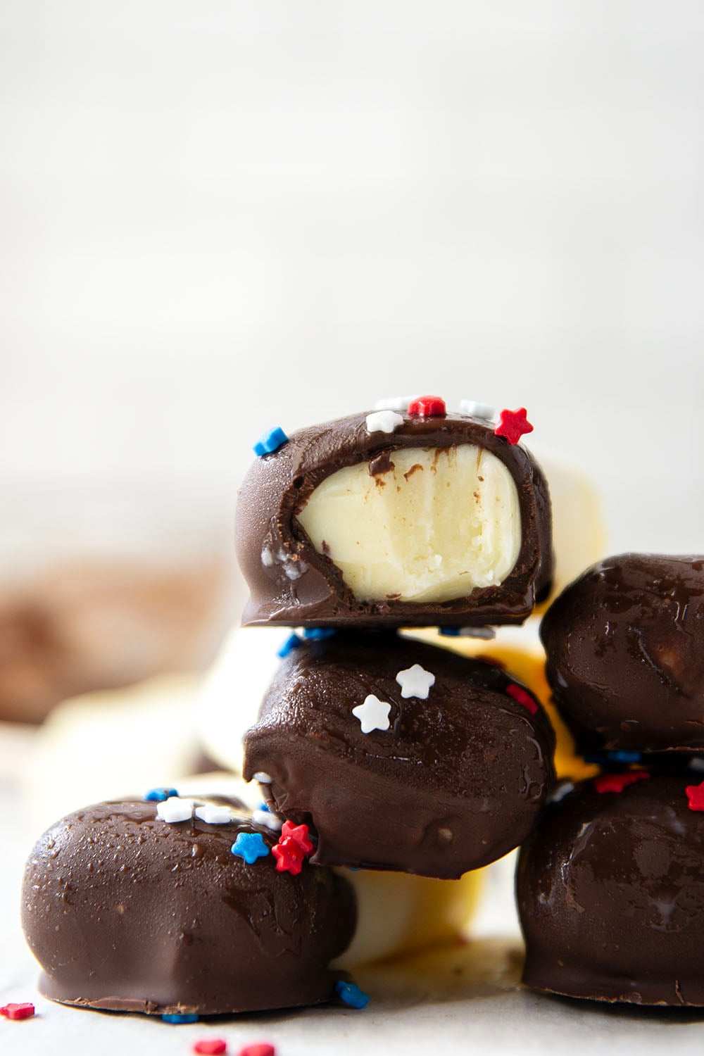 These vanilla pudding popsicles feature creamy homemade vanilla pudding frozen into pops and dipped in chocolate. Keep these stocked in your freezer all summer!