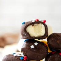 These vanilla pudding popsicles feature creamy homemade vanilla pudding frozen into pops and dipped in chocolate. Keep these stocked in your freezer all summer!