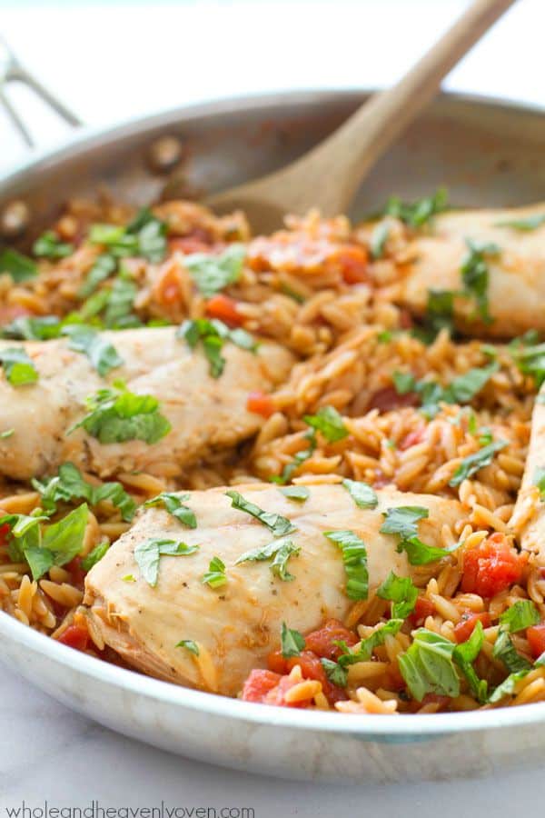 Pronto in 30 minuti e fatto in un solo piatto, questo pollo all'italiana e orzo pasta è comfort food totale che chiunque può fare è così facile!'s so easy!