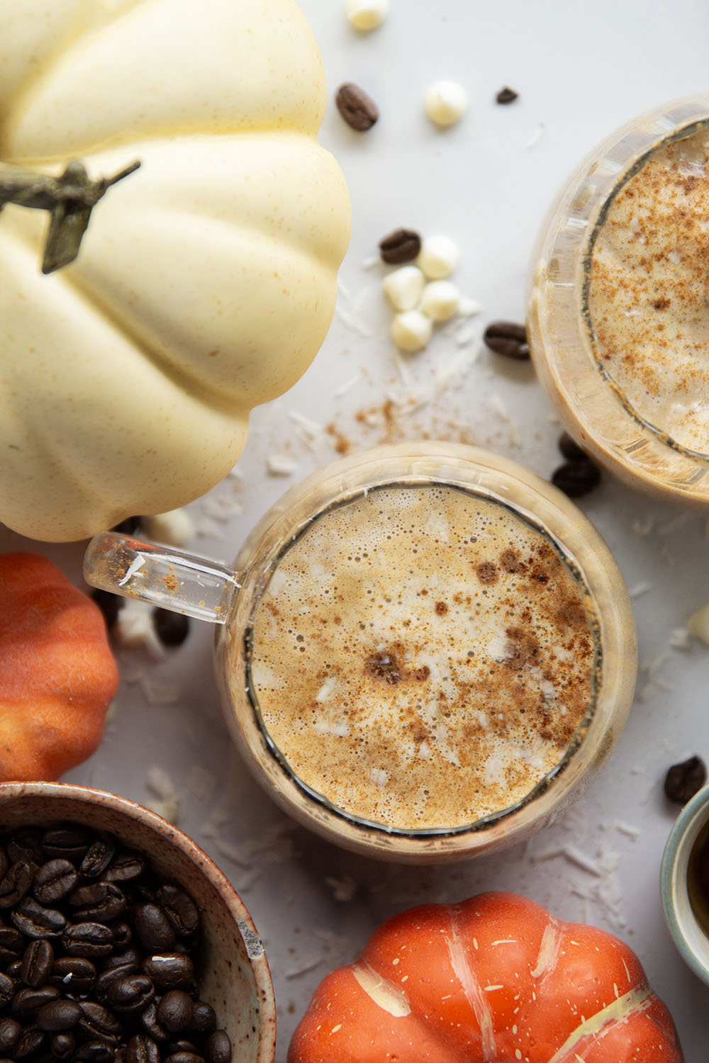 White chocolate syrup and pumpkin spice are a fall match made in heaven in this pumpkin white chocolate mocha.