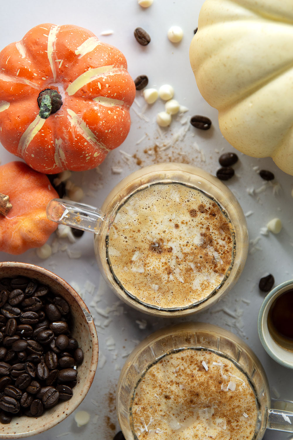 White chocolate syrup and pumpkin spice are a fall match made in heaven in this pumpkin white chocolate mocha.