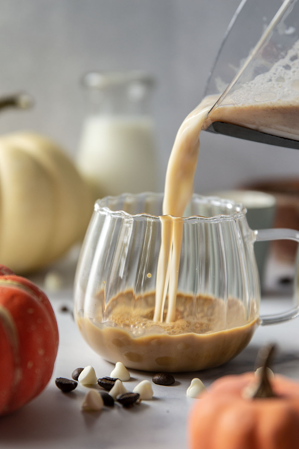 White chocolate syrup and pumpkin spice are a fall match made in heaven in this pumpkin white chocolate mocha.