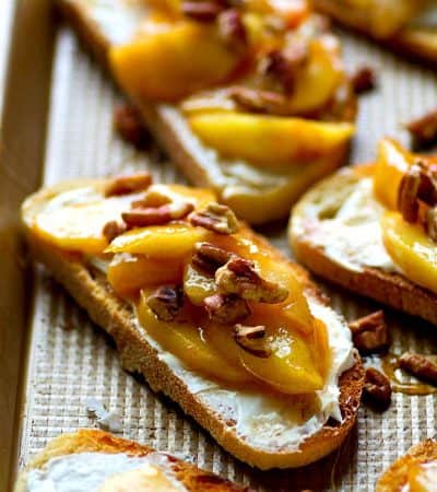 Sweet 'n' spiced caramelized apples piled high on top of cream cheese and crisp french bread is a match made in HEAVEN in this gorgeous cream cheese bruschetta!