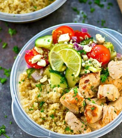 Make dinner way in advance with these meal prep Greek-style chicken quinoa bowls! So quick to throw together and packed full of healthy Greek goodness.