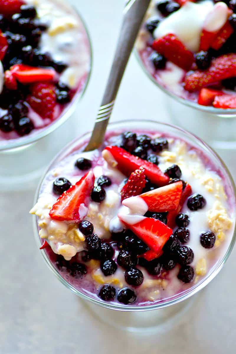 Greek Yogurt Mixed Berry Overnight Oats