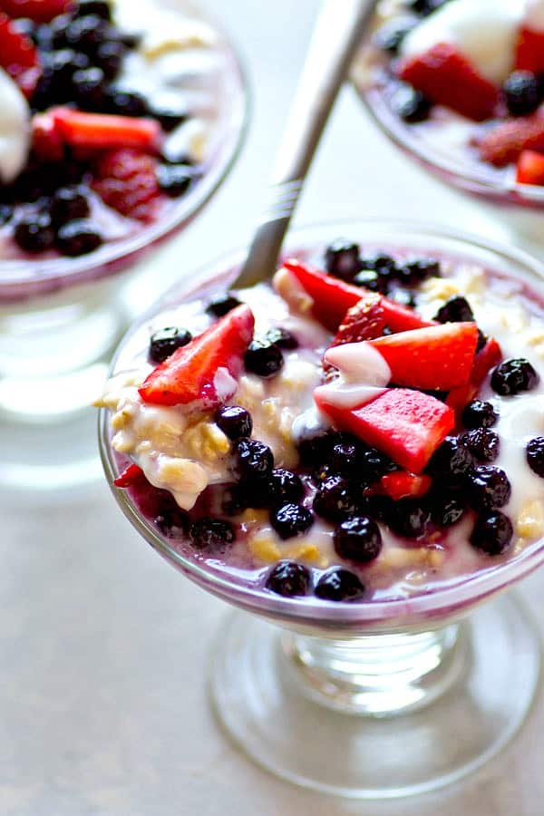 Greek Yogurt Mixed Berry Overnight Oats