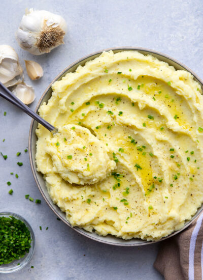 Perfectly creamy and mashed with a rich garlic butter and fresh chives, these garlic mashed potatoes are an easy side dish and go well with so many dishes!