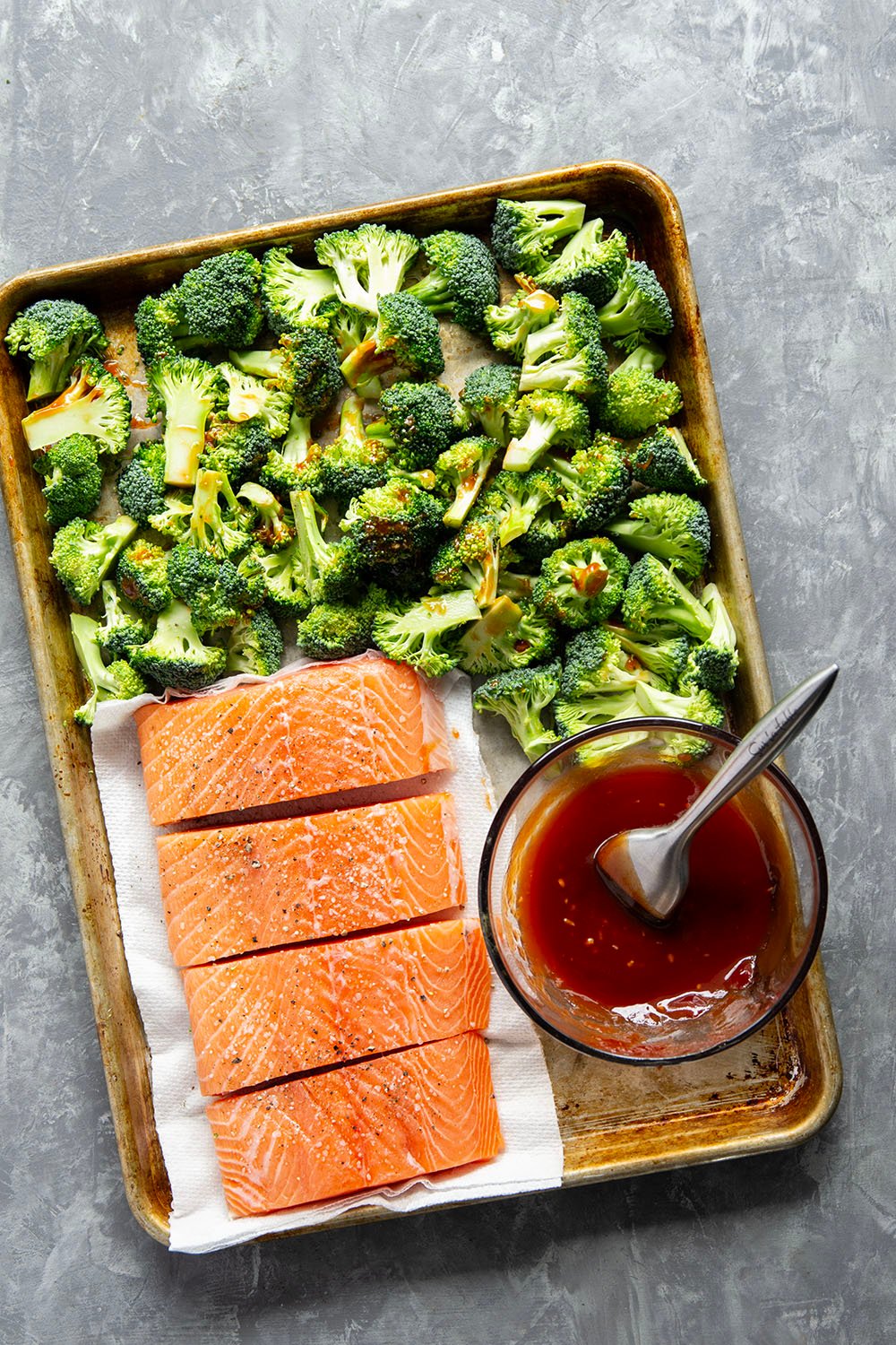 Brushed in a sweet homemade barbecue sauce and grilled alongside broccoli, this grilled BBQ salmon is ready in only 30 minutes and great served alongside steamed rice.