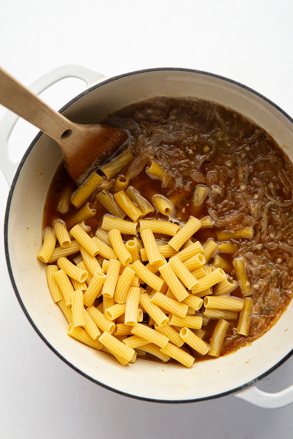 Made completely in one pot in only an hour, this French onion soup pasta features savory caramelized onions and tender pasta simmered in a flavorful sauce.