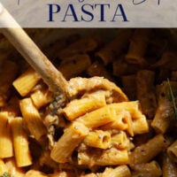 Made completely in one pot in only an hour, this French onion soup pasta features savory caramelized onions and tender pasta simmered in a flavorful sauce.