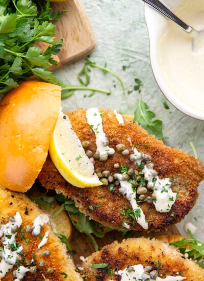 This chicken piccata sandwich feature all the things you love about classic chicken piccata in sandwich form! Fluffy brioche buns with crispy chicken cutlets squeezed with fresh lemon, tangy capers, peppery argula, and a creamy lemon aioli.