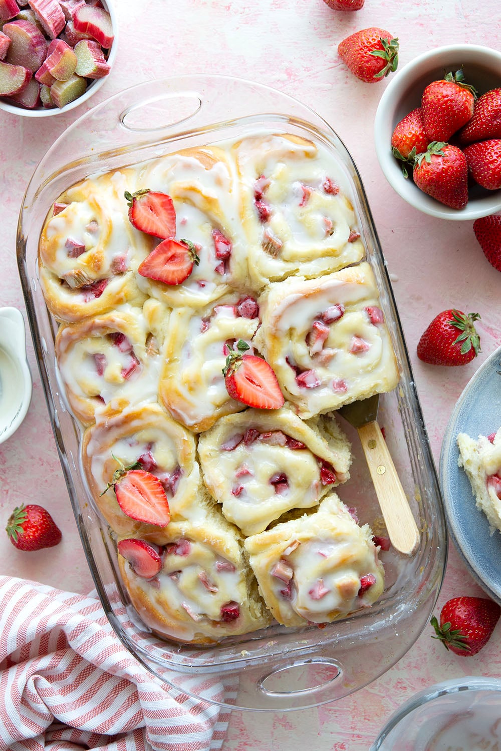 Melt-in-your-mouth fluffy sweet rolls are stuffed with a sweet and tangy rhubarb strawberry filling for the ultimate twist on strawberry sweet rolls!