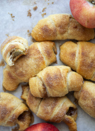 Stuffed with tender spiced apple slices and baked with cinnamon sugar on top, these flaky apple pie crescent rolls are a fall favorite that no one can resist!